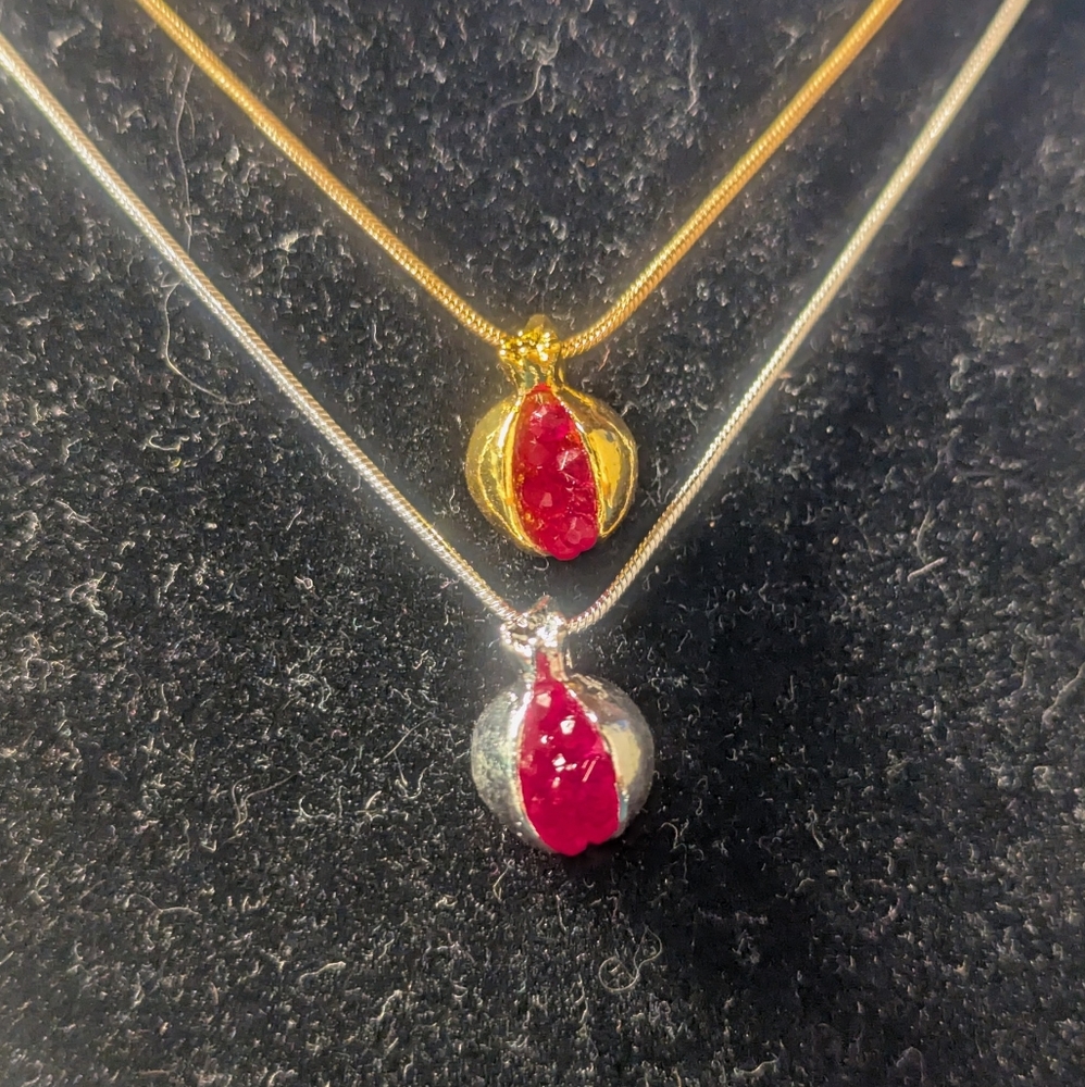 🍏🍯🍎Necklace--Pomegranate pendant and necklace